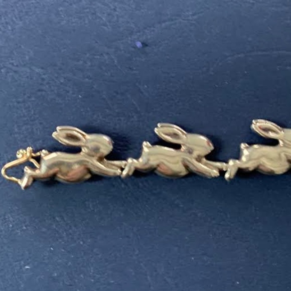 Dallas Pridgen Sterling Silver Running Rabbit Bracelet - Picture 3 of 4
